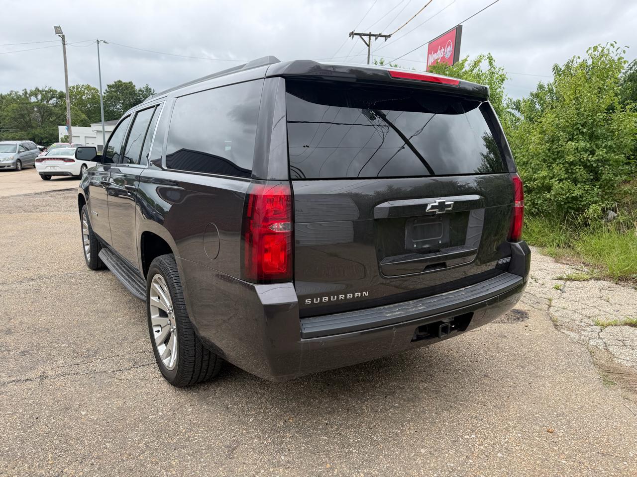 Chevrolet Suburban 4WD 4dr 1500 LT 2017