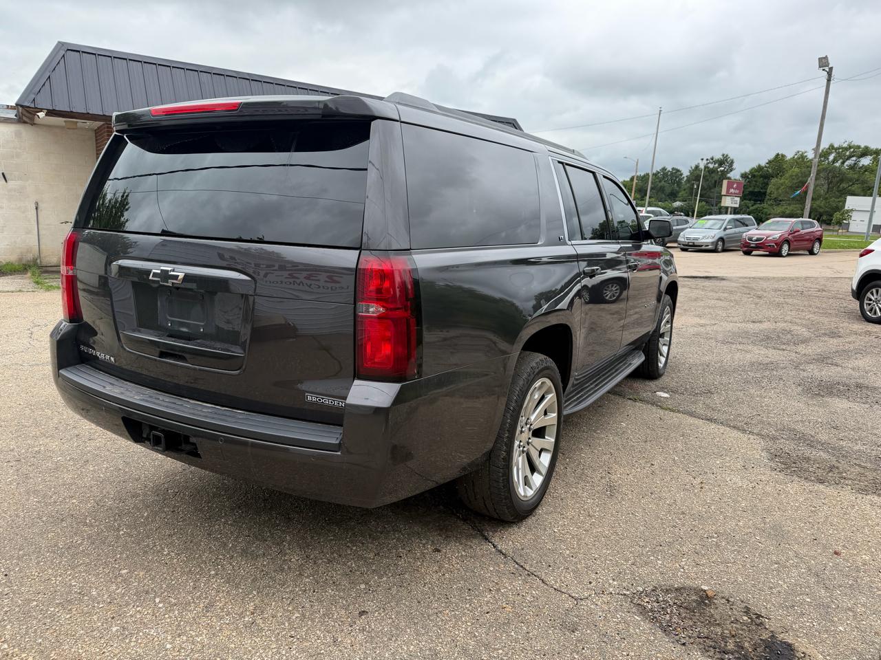 Chevrolet Suburban 4WD 4dr 1500 LT 2017