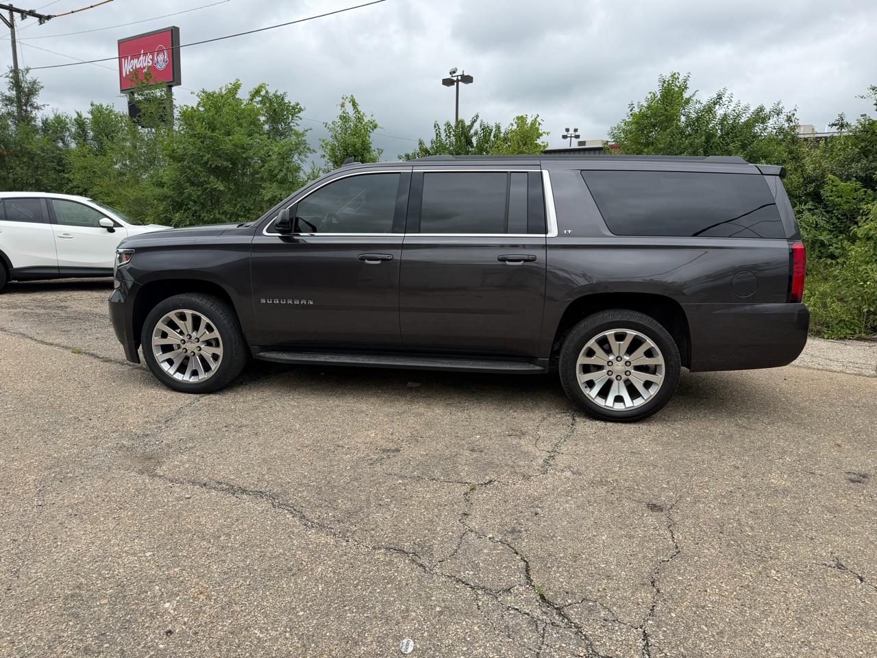 Chevrolet Suburban 4WD 4dr 1500 LT 2017
