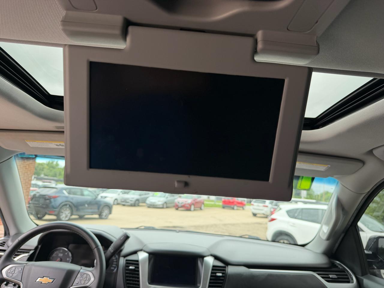 Chevrolet Suburban 4WD 4dr 1500 LT 2017