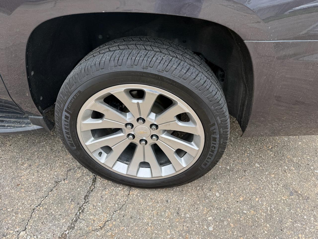 Chevrolet Suburban 4WD 4dr 1500 LT 2017