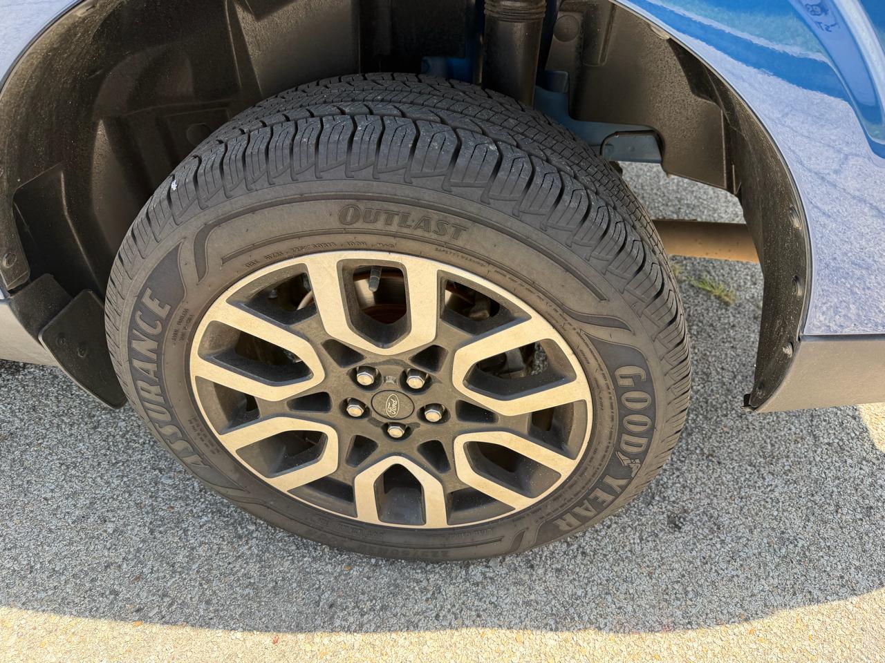Ford Maverick Lariat AWD SuperCrew 2023
