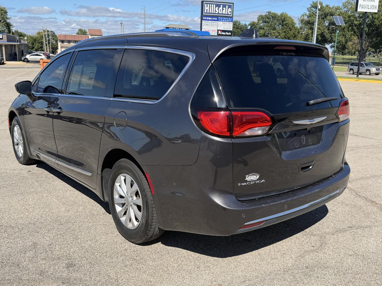 Chrysler Pacifica Touring L FWD 2019