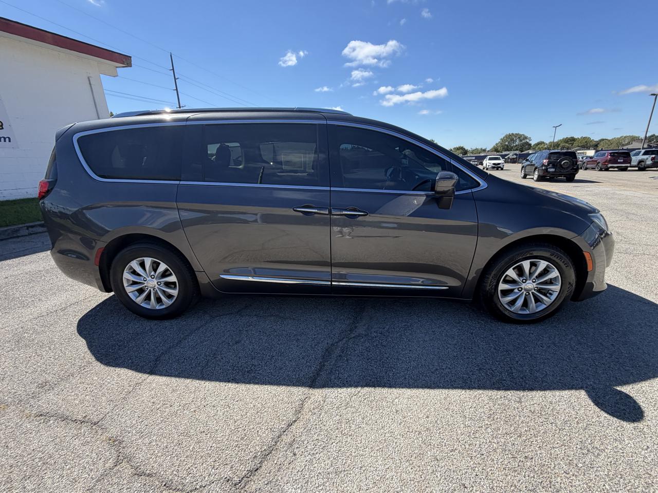 Chrysler Pacifica Touring L FWD 2019