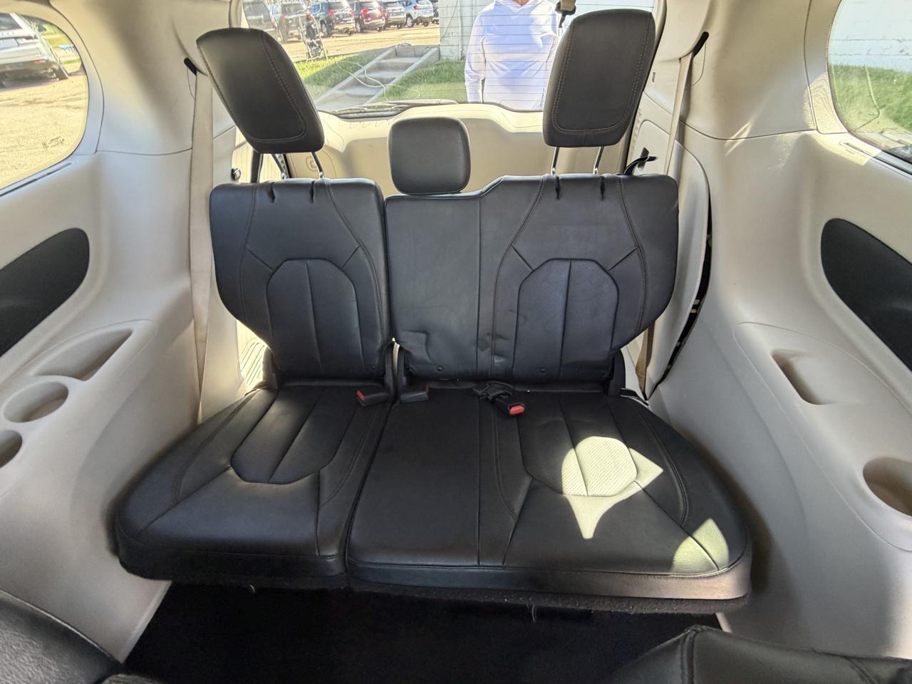 Chrysler Pacifica Touring L FWD 2019
