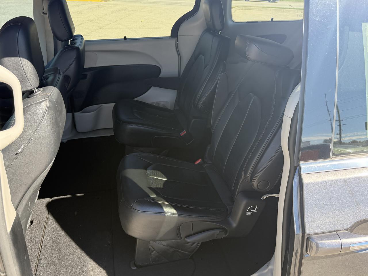 Chrysler Pacifica Touring L FWD 2019