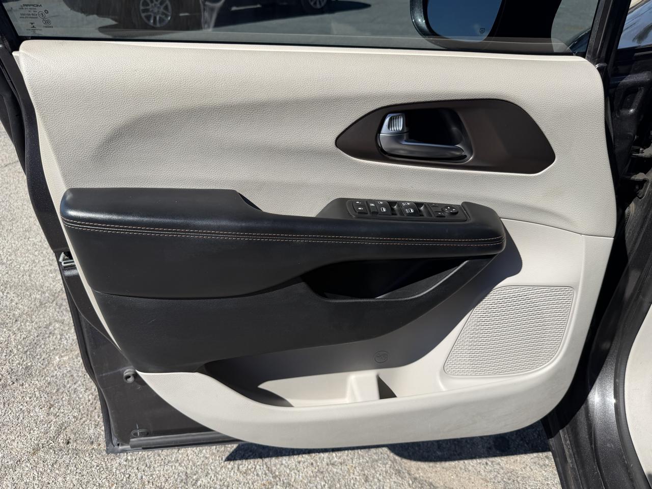 Chrysler Pacifica Touring L FWD 2019