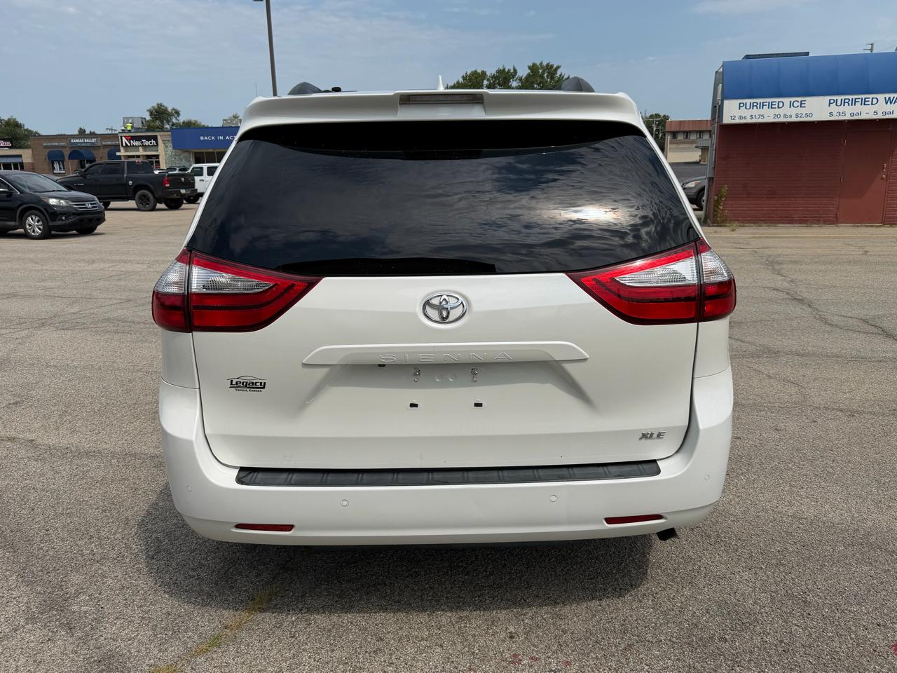 Toyota Sienna XLE Auto Access Seat FWD 7-Passenger (Natl) 2018