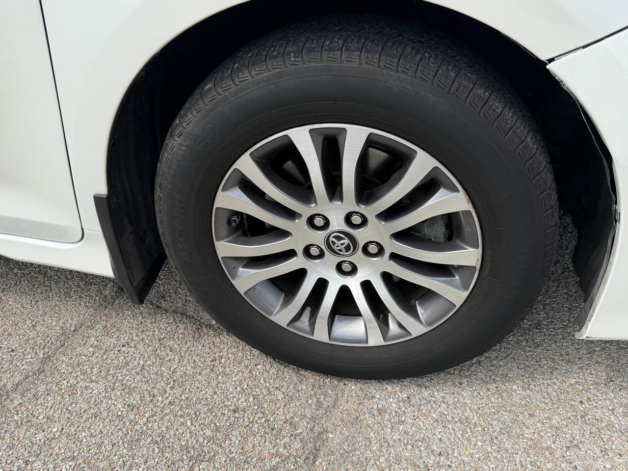 Toyota Sienna XLE Auto Access Seat FWD 7-Passenger (Natl) 2018