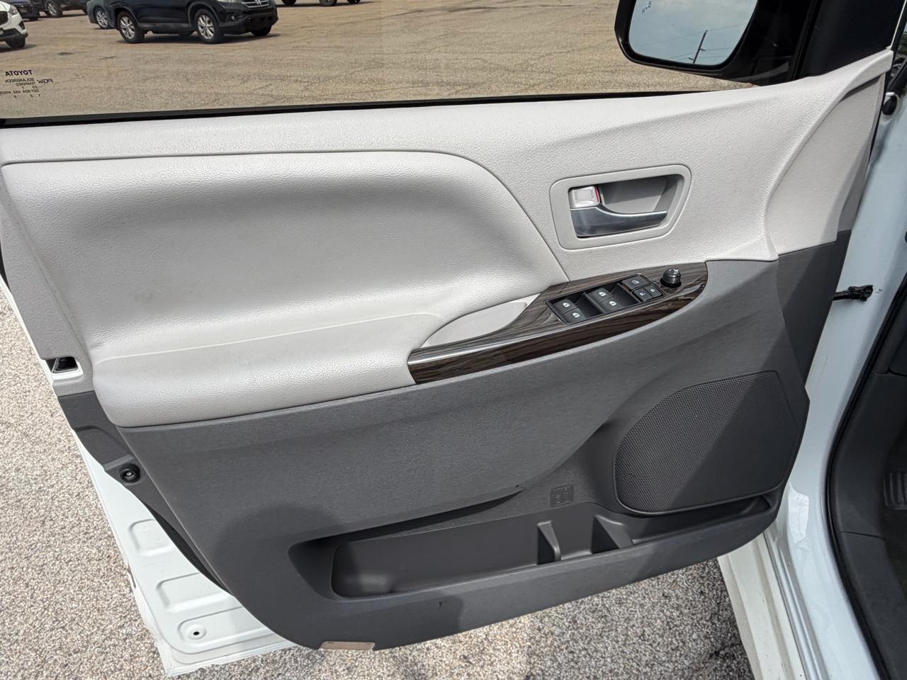 Toyota Sienna XLE Auto Access Seat FWD 7-Passenger (Natl) 2018