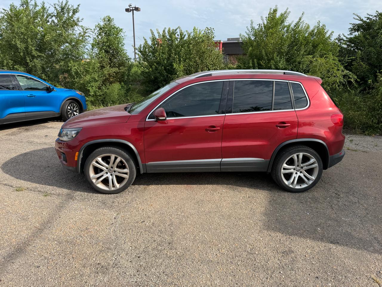 Volkswagen Tiguan 2WD 4dr Auto SE w/Sunroof & Nav 2013