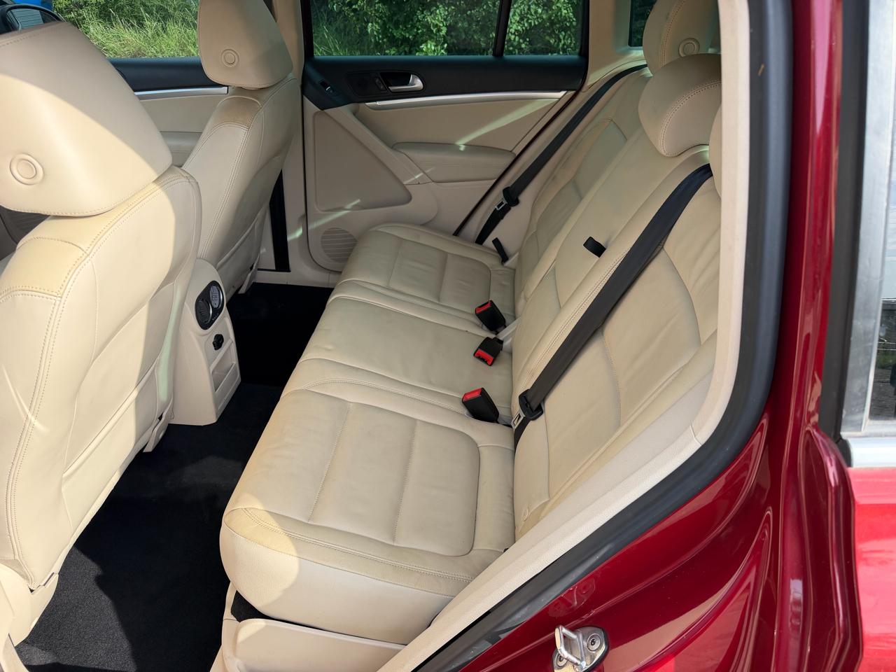 Volkswagen Tiguan 2WD 4dr Auto SE w/Sunroof & Nav 2013