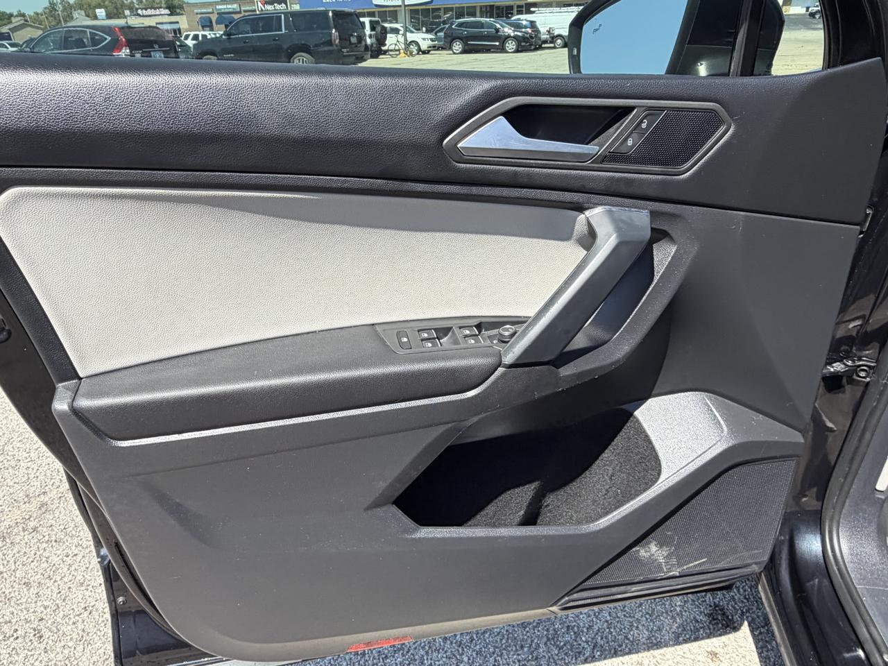 Volkswagen Tiguan 2.0T SEL R-Line Black FWD 2019