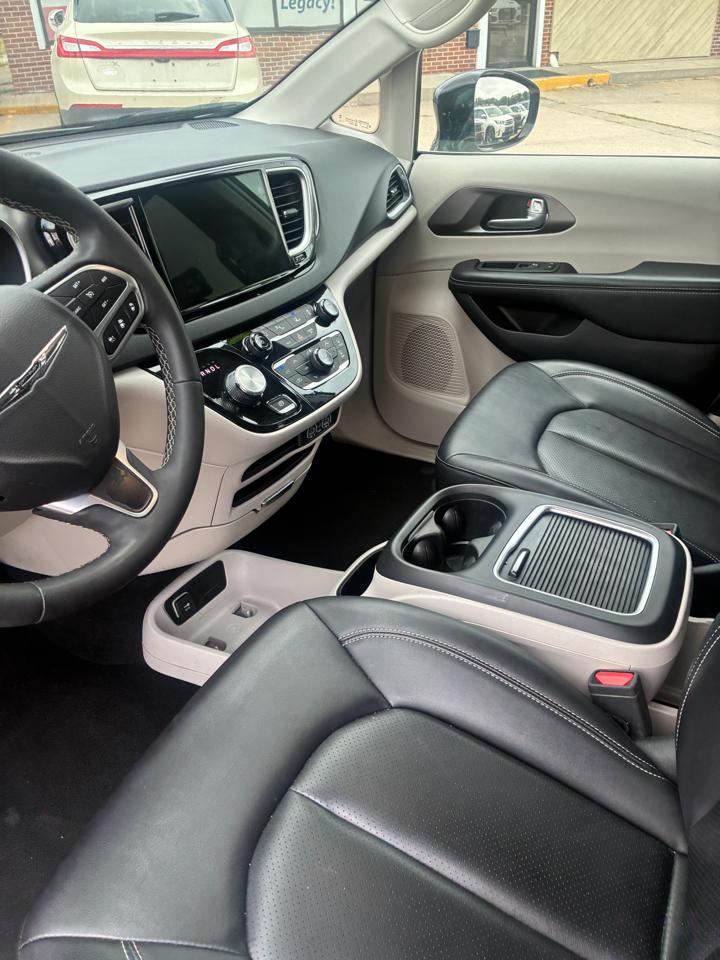 Chrysler Pacifica Touring L FWD 2024