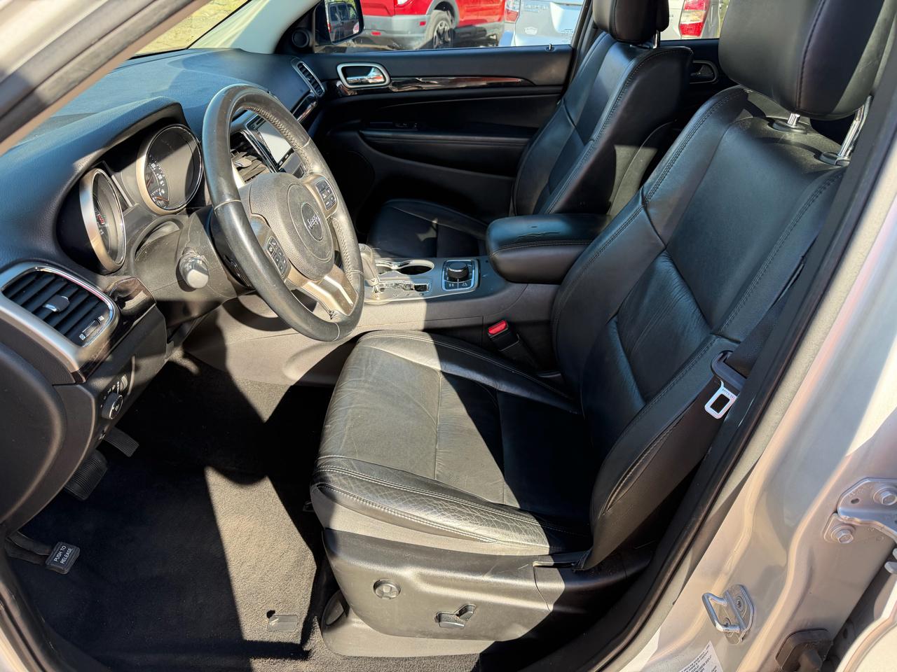 Jeep Grand Cherokee 4WD 4dr Laredo 2011