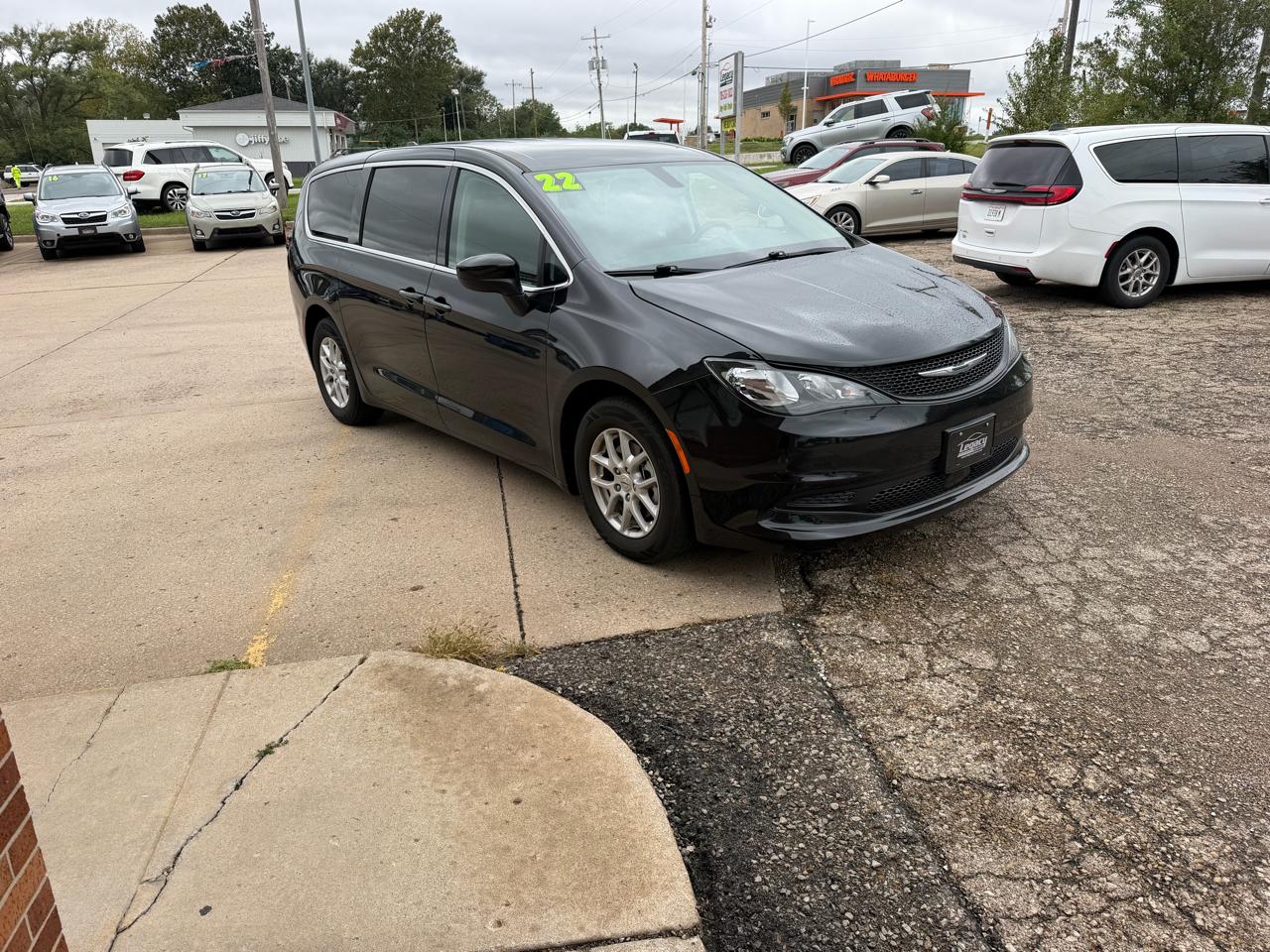 Chrysler Voyager LX FWD 2022