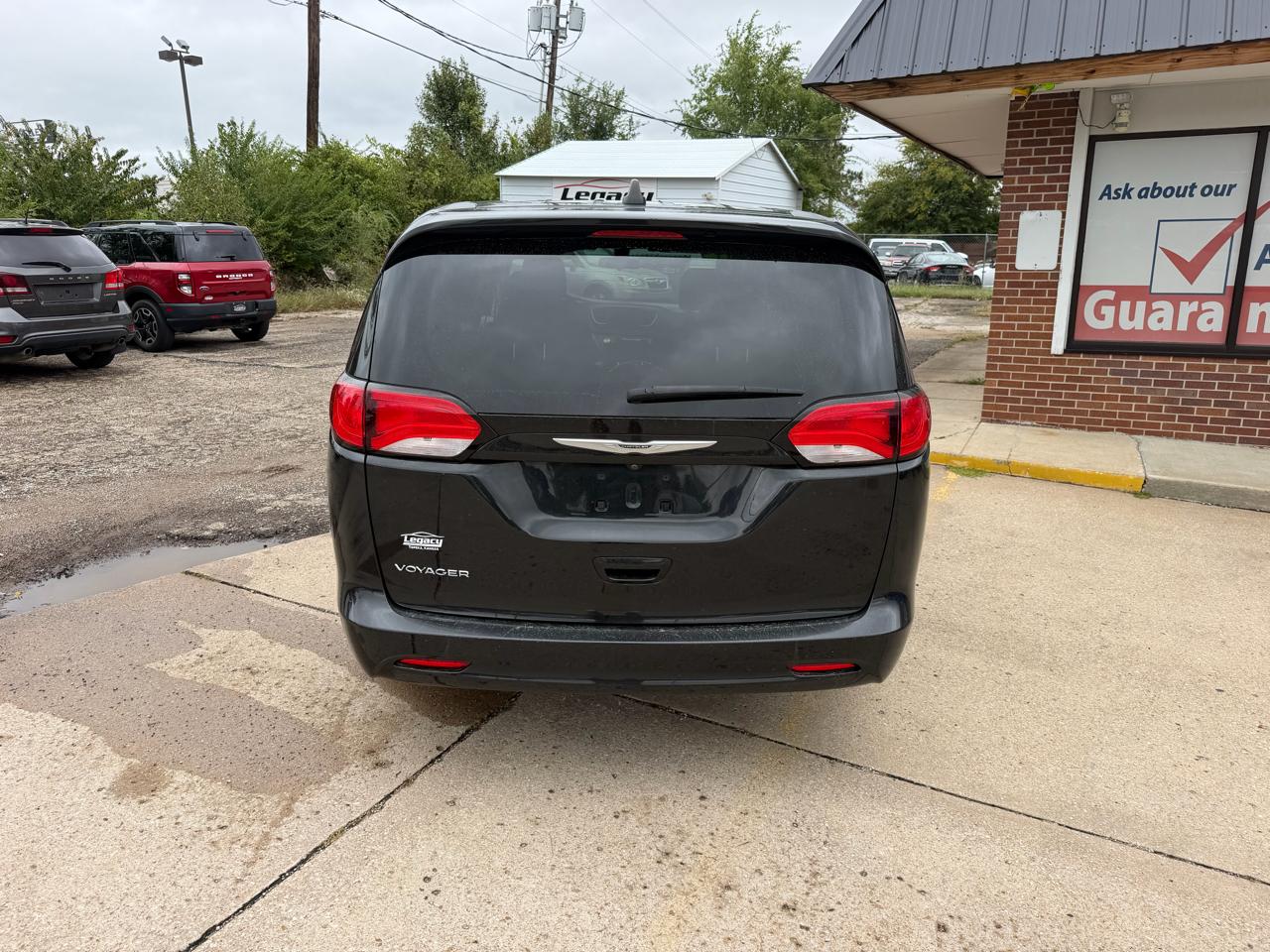 Chrysler Voyager LX FWD 2022