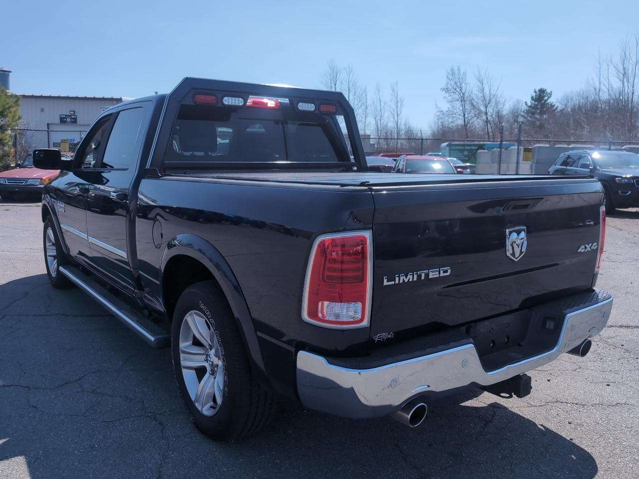 RAM 1500 4WD Crew Cab 149" Limited 2015