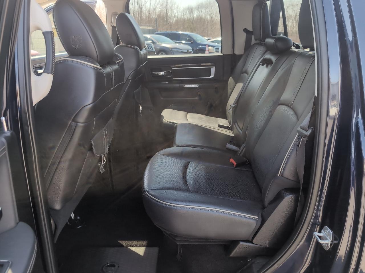 RAM 1500 4WD Crew Cab 149" Limited 2015