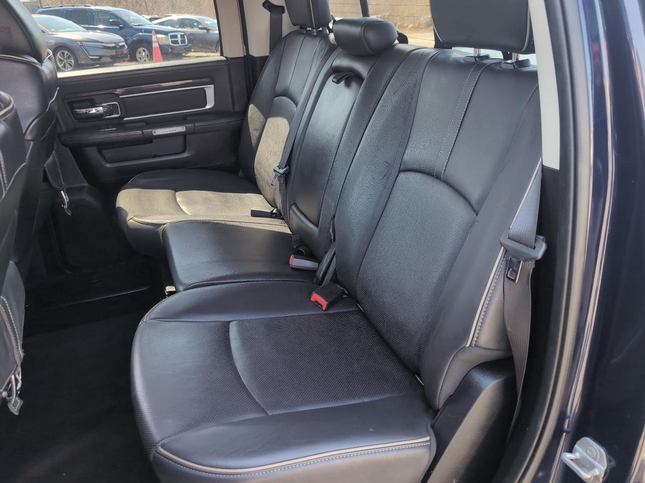 RAM 1500 4WD Crew Cab 149" Limited 2015