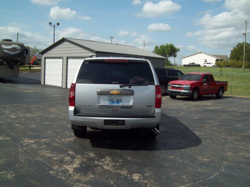 Chevrolet Suburban LT 1500 4WD 2012