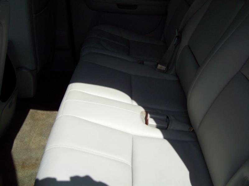 Chevrolet Suburban LT 1500 4WD 2012