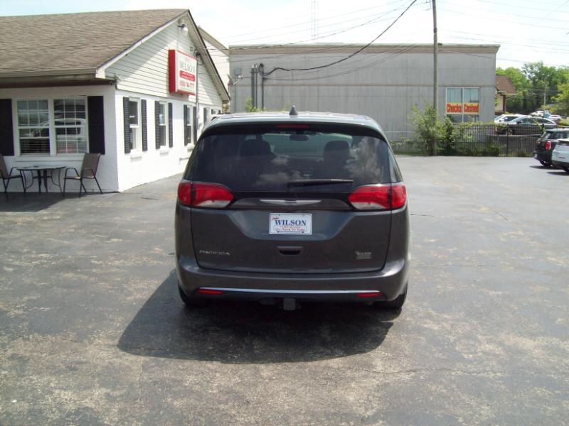 Chrysler Pacifica Touring Plus 2020