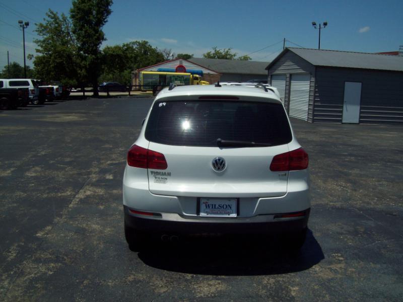 Volkswagen Tiguan S 2017