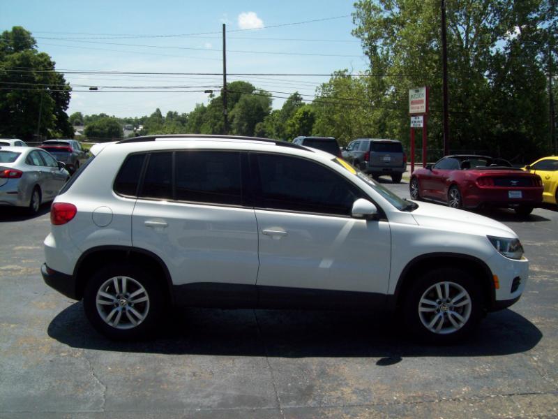 Volkswagen Tiguan S 2017