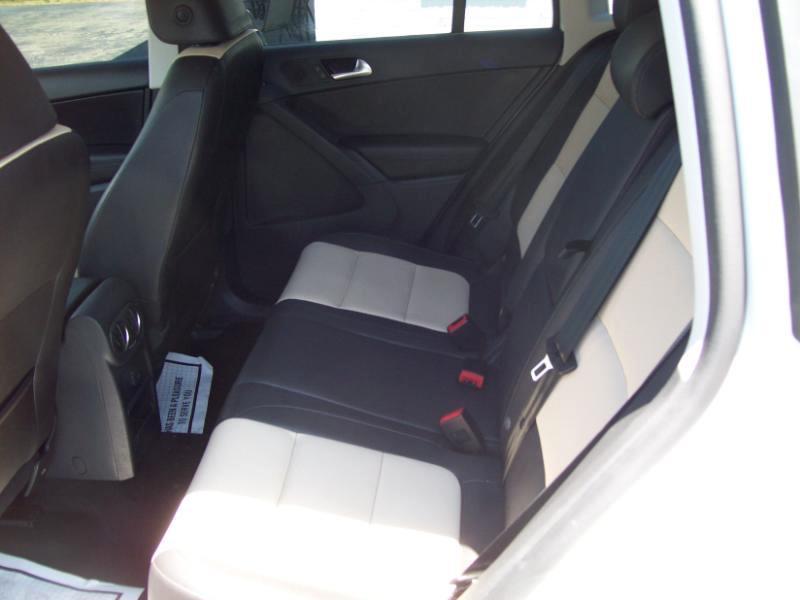 Volkswagen Tiguan S 2017