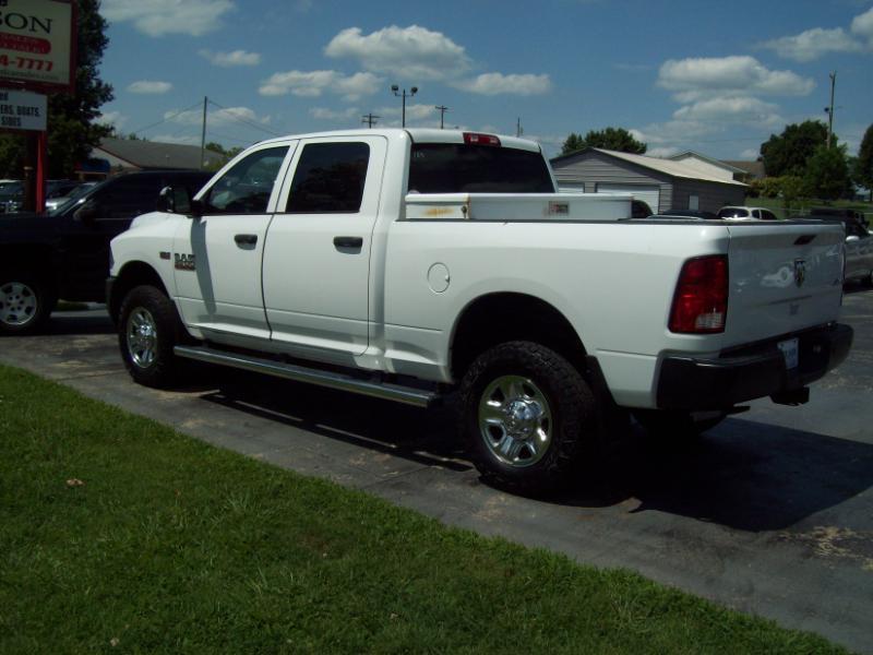 RAM 2500 Tradesman Crew Cab SWB 4WD 2016