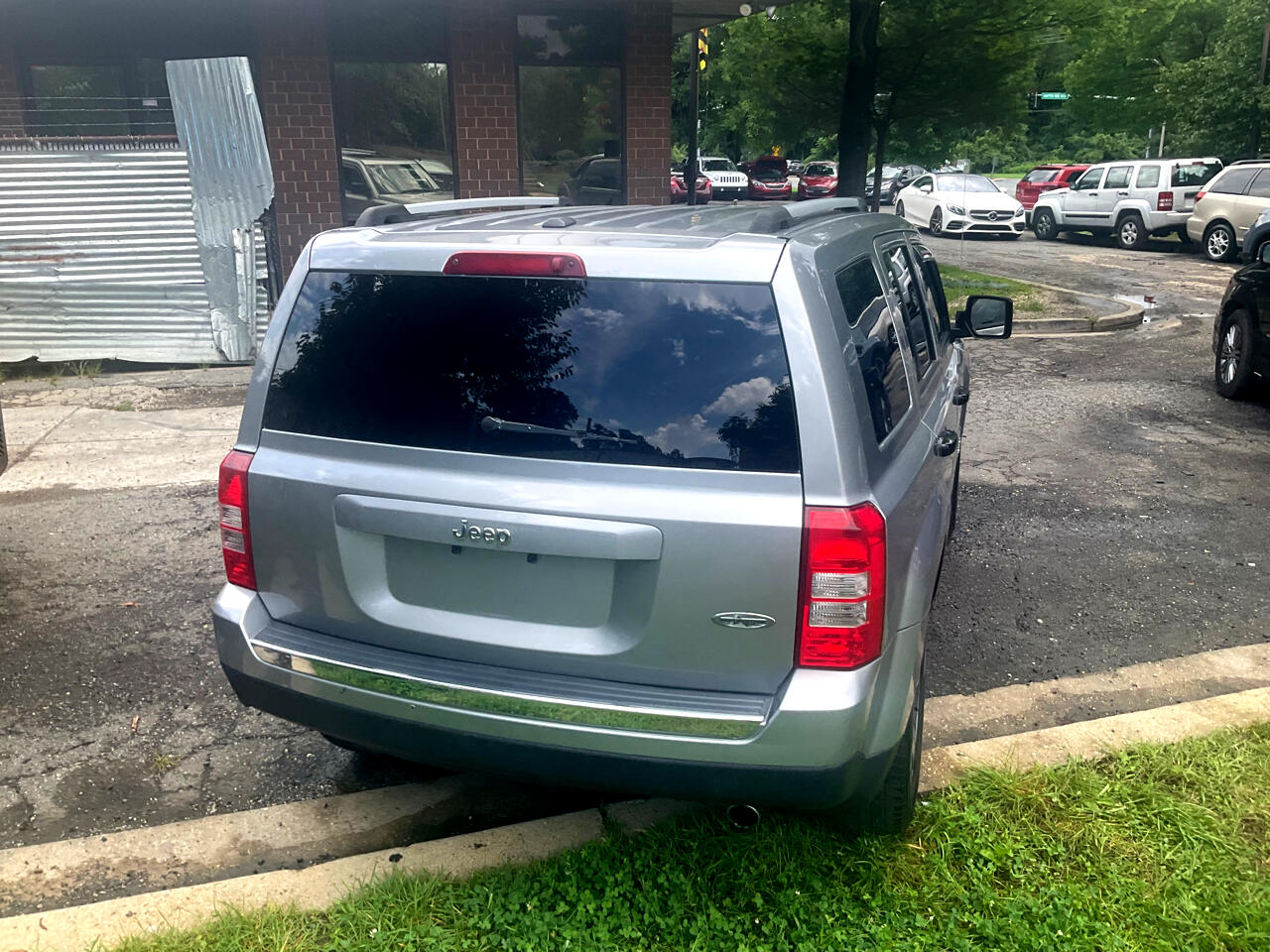 Jeep Patriot FWD 4dr High Altitude Edition 2016 Jeep Patriot FWD 4dr High Altitude Edition 2016