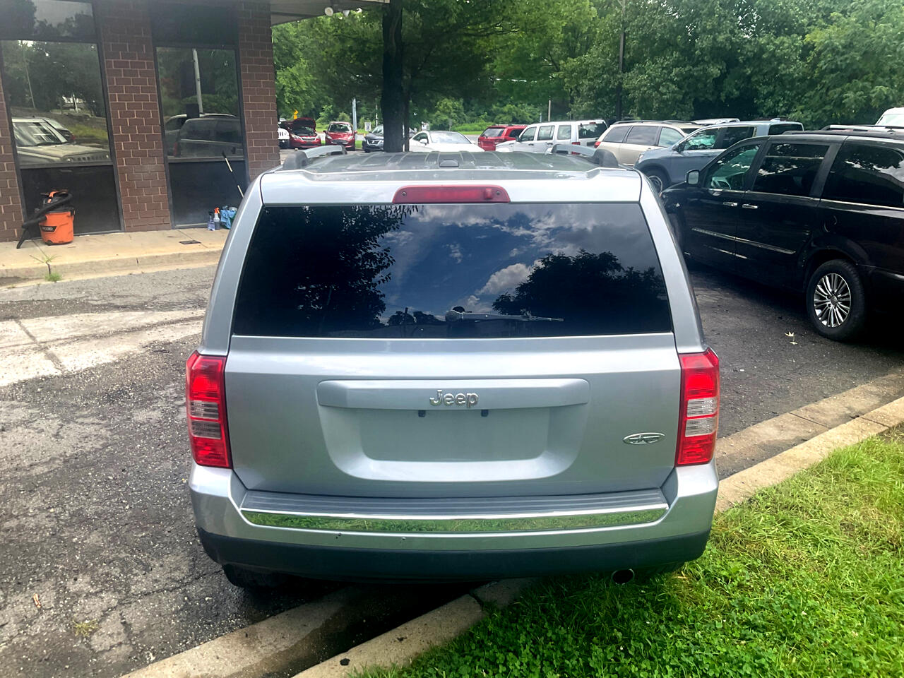 Jeep Patriot FWD 4dr High Altitude Edition 2016 Jeep Patriot FWD 4dr High Altitude Edition 2016