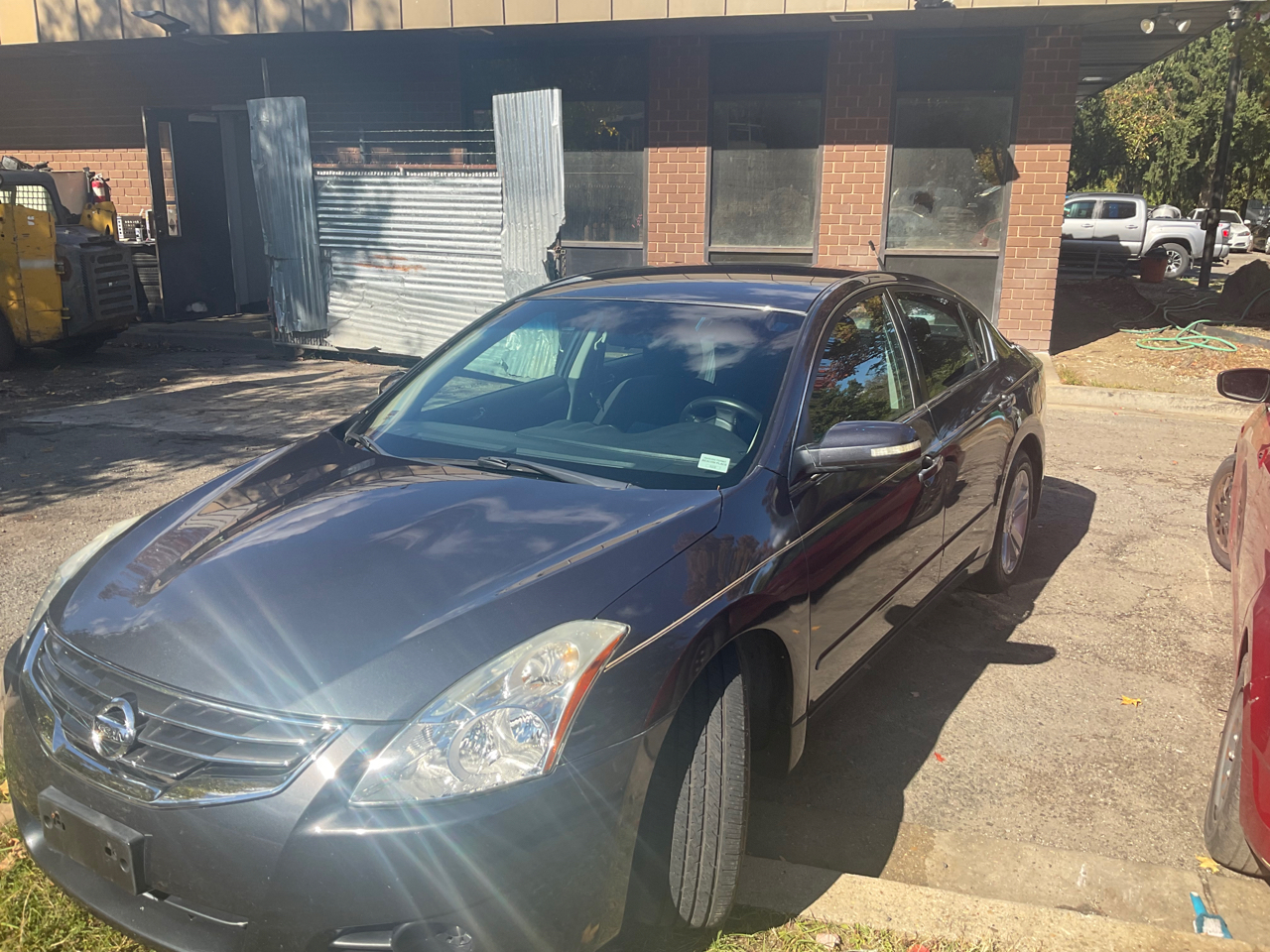 Nissan Altima 4dr Sdn V6 CVT 3.5 SR 2011 Nissan Altima 4dr Sdn V6 CVT 3.5 SR 2011