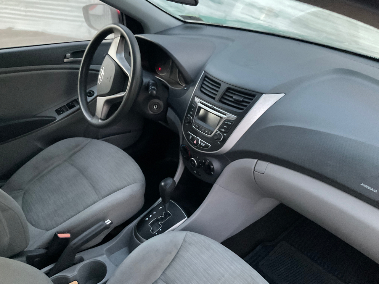 Hyundai Accent 4dr Sdn Auto SE 2016 Hyundai Accent 4dr Sdn Auto SE 2016