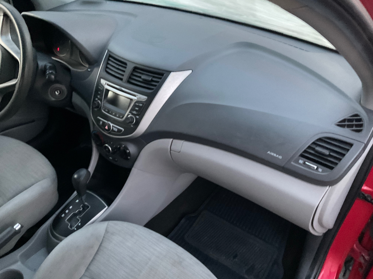 Hyundai Accent 4dr Sdn Auto SE 2016 Hyundai Accent 4dr Sdn Auto SE 2016