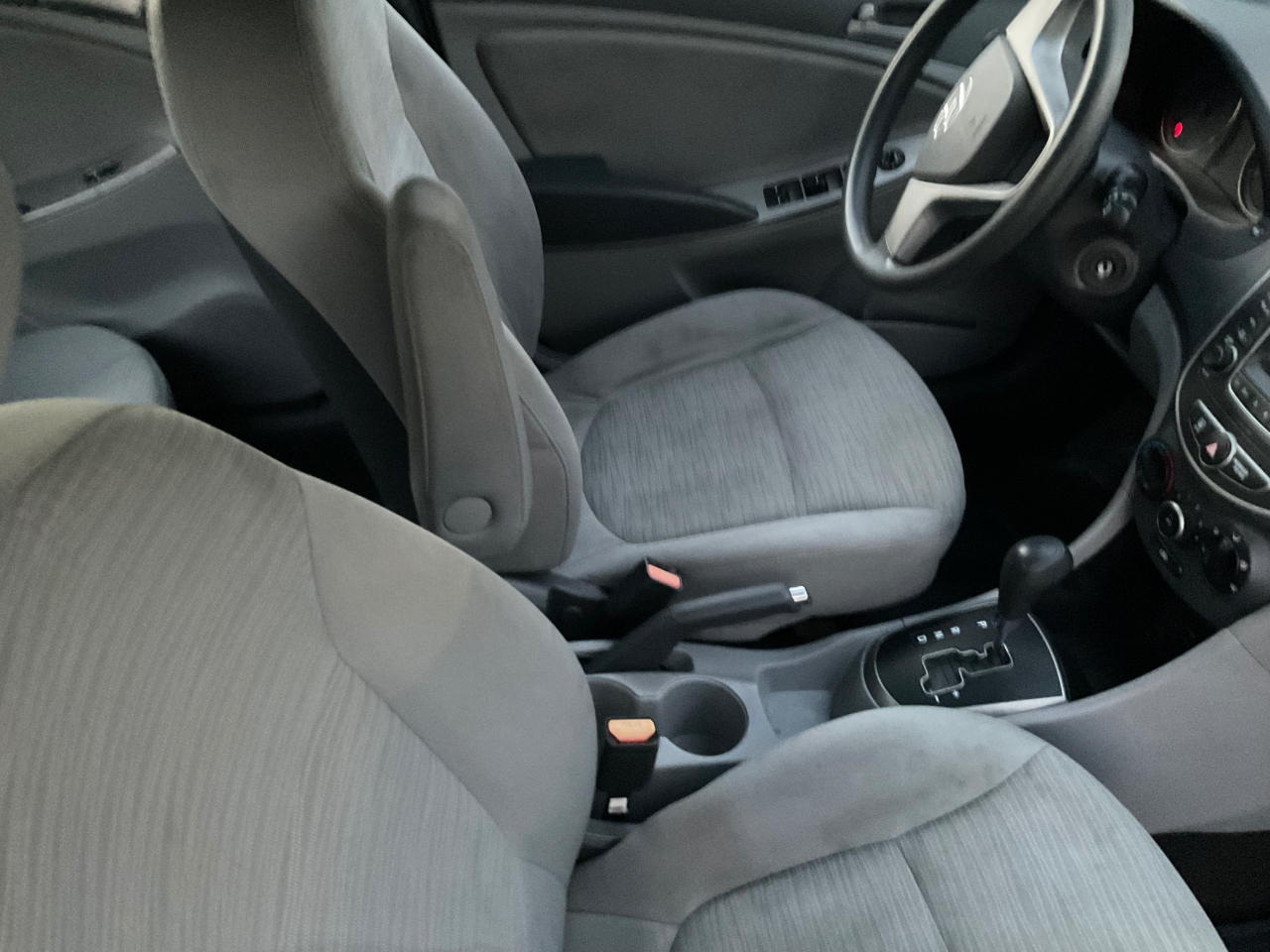 Hyundai Accent 4dr Sdn Auto SE 2016 Hyundai Accent 4dr Sdn Auto SE 2016