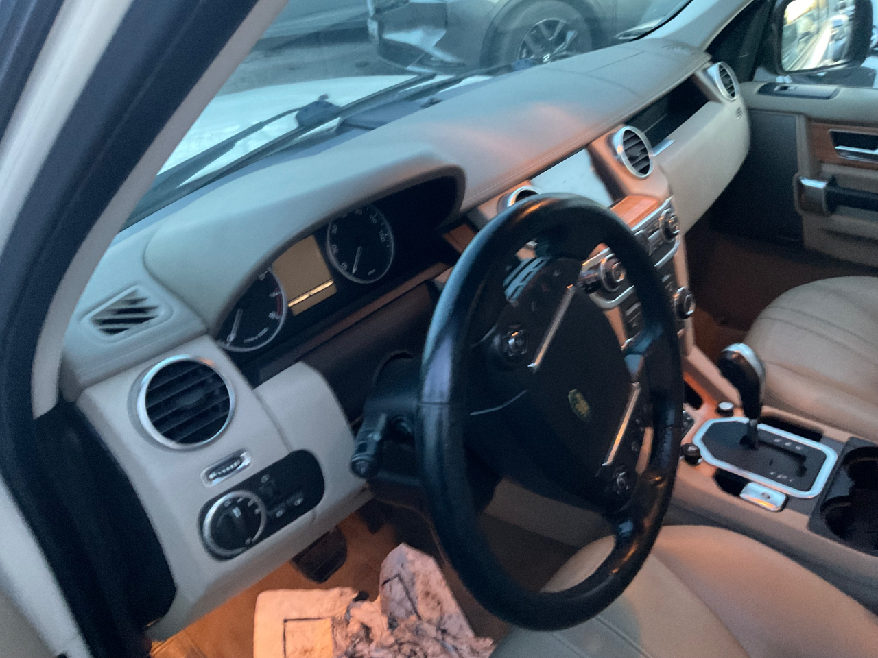 Land Rover LR4 4WD 4dr V8 HSE 2010