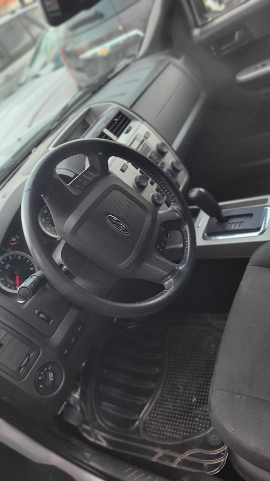 Ford Escape 4WD 4dr XLT 2011