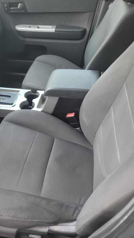 Ford Escape 4WD 4dr XLT 2011