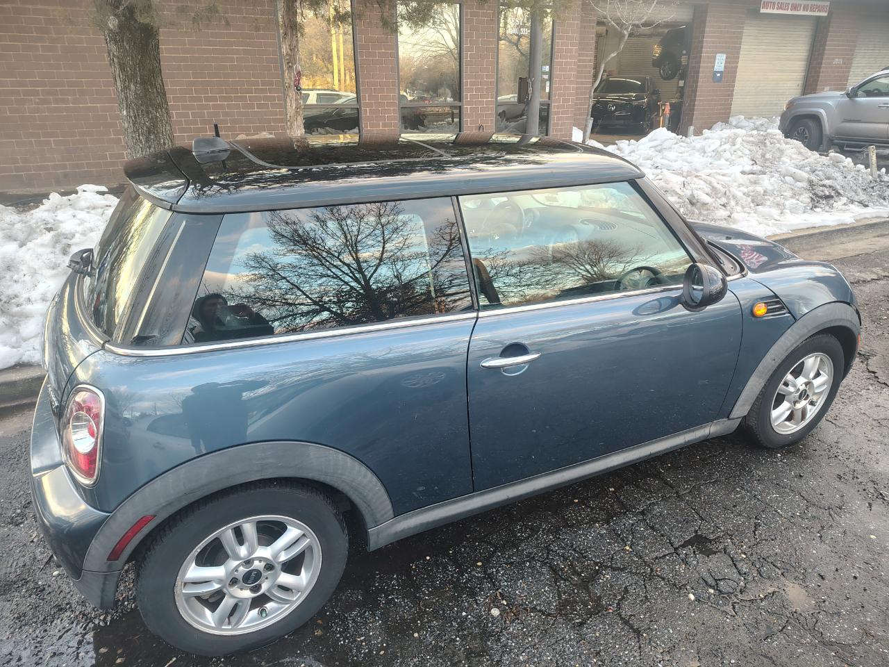 MINI Cooper Hardtop 2dr Cpe 2011