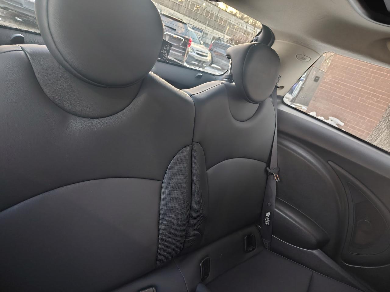 MINI Cooper Hardtop 2dr Cpe 2011