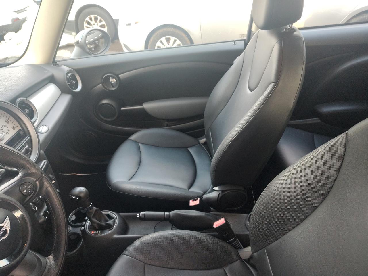 MINI Cooper Hardtop 2dr Cpe 2011