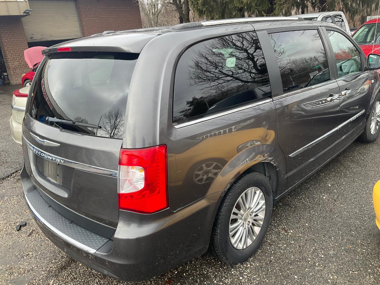 Chrysler Town & Country 4dr Wgn Touring-L 30th Anniversary 2014