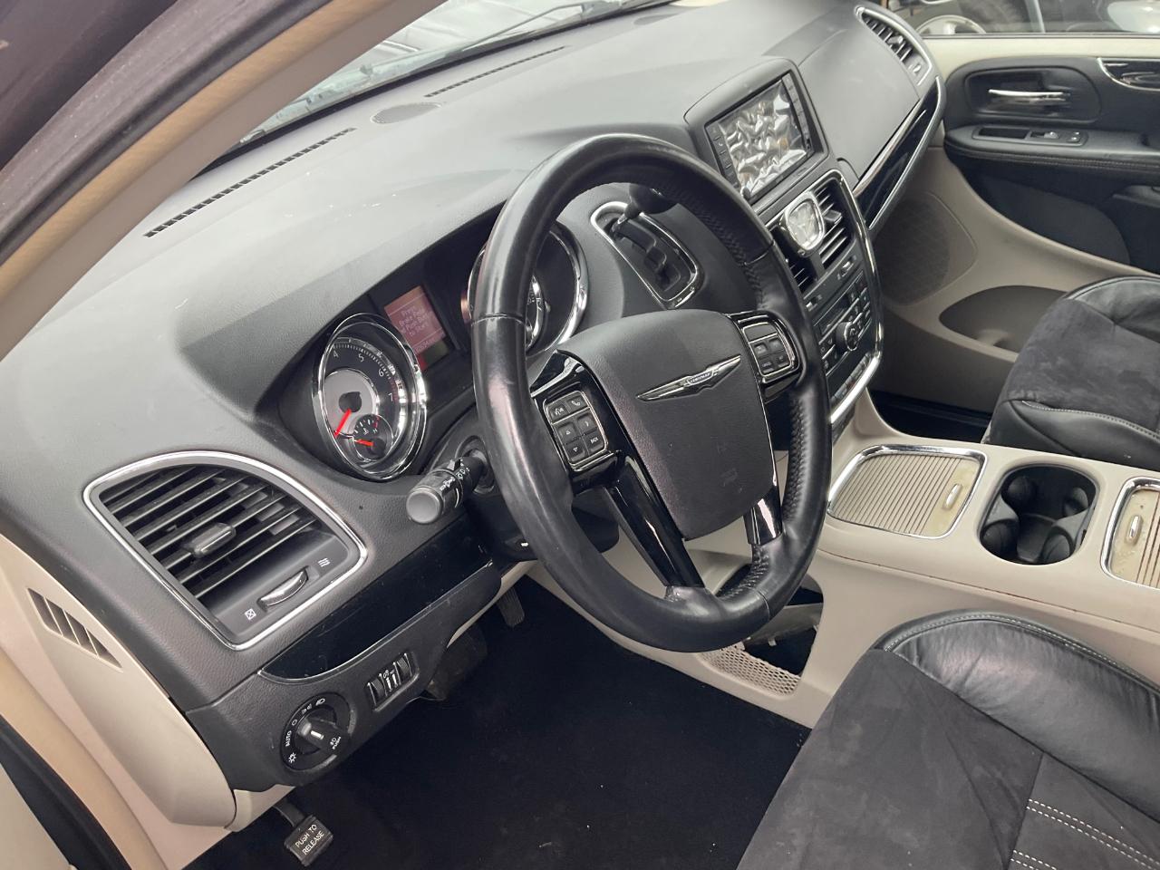 Chrysler Town & Country 4dr Wgn Touring-L 30th Anniversary 2014