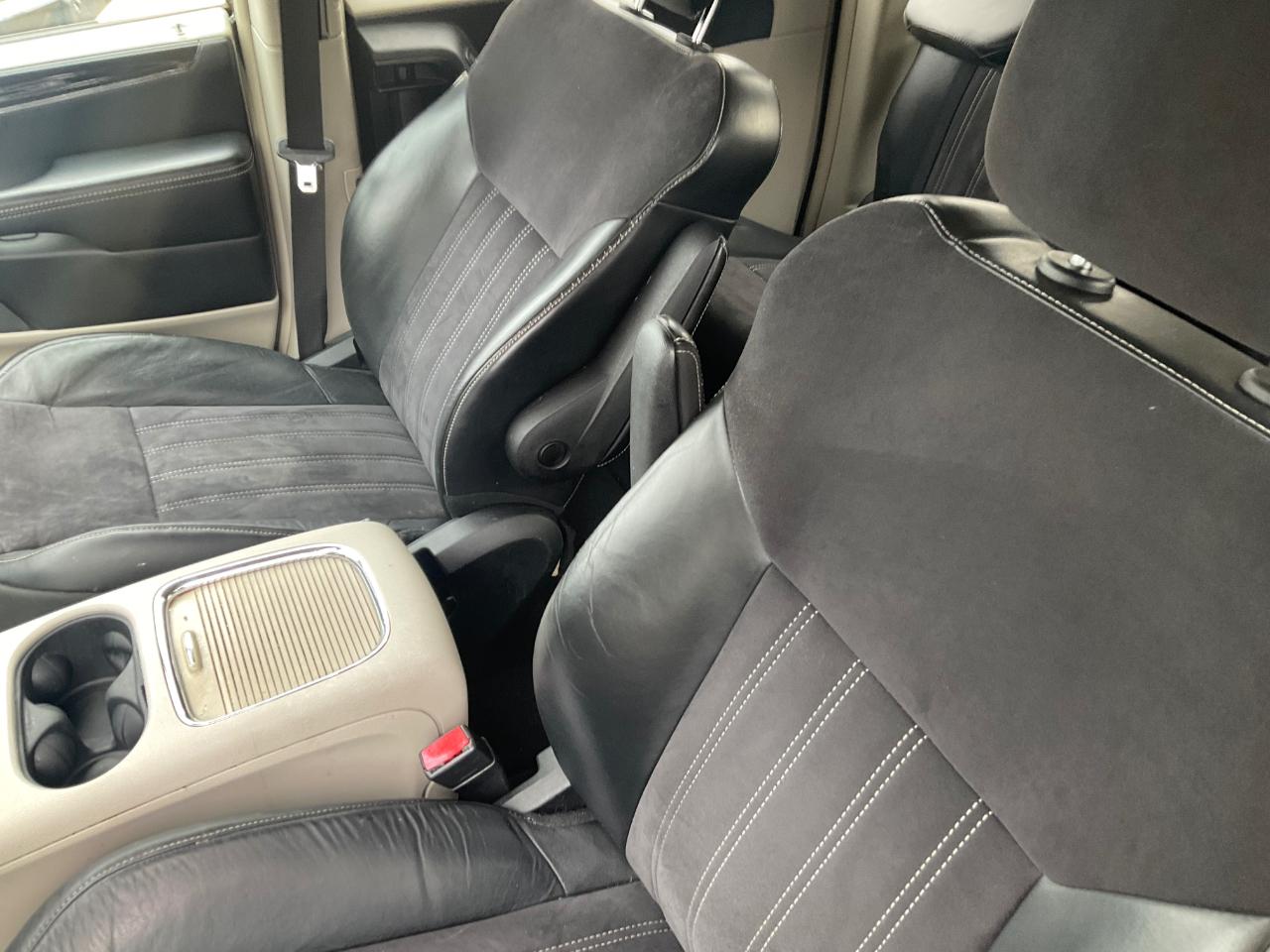 Chrysler Town & Country 4dr Wgn Touring-L 30th Anniversary 2014