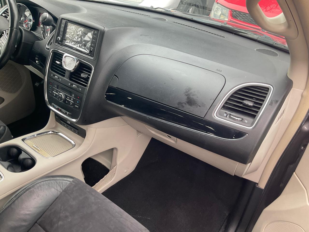 Chrysler Town & Country 4dr Wgn Touring-L 30th Anniversary 2014