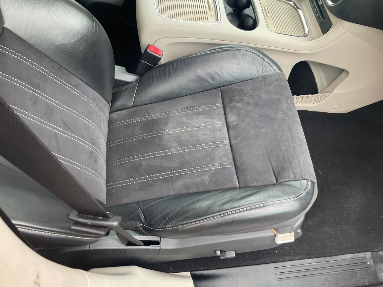 Chrysler Town & Country 4dr Wgn Touring-L 30th Anniversary 2014