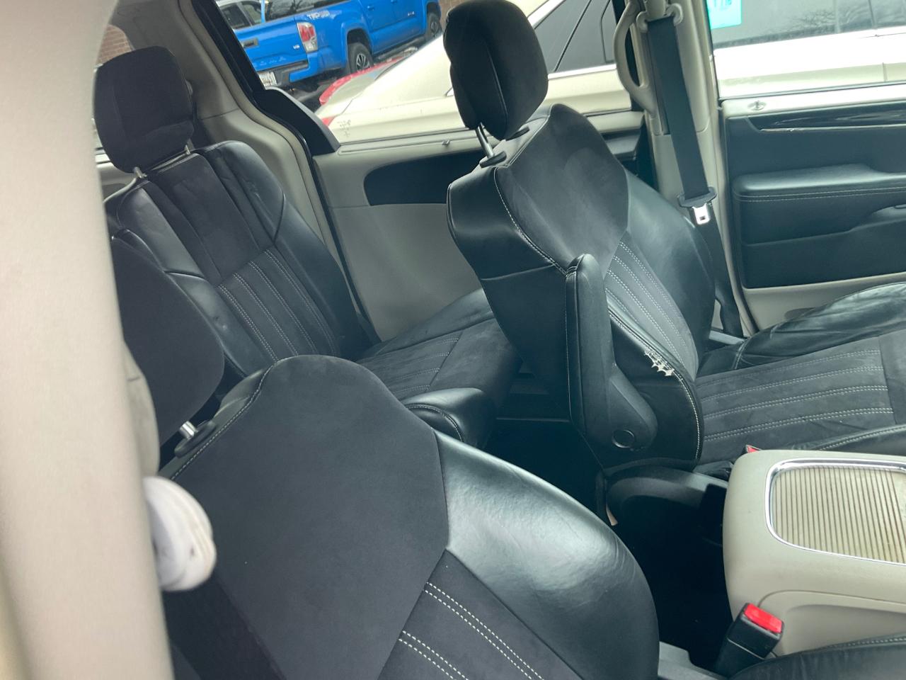 Chrysler Town & Country 4dr Wgn Touring-L 30th Anniversary 2014