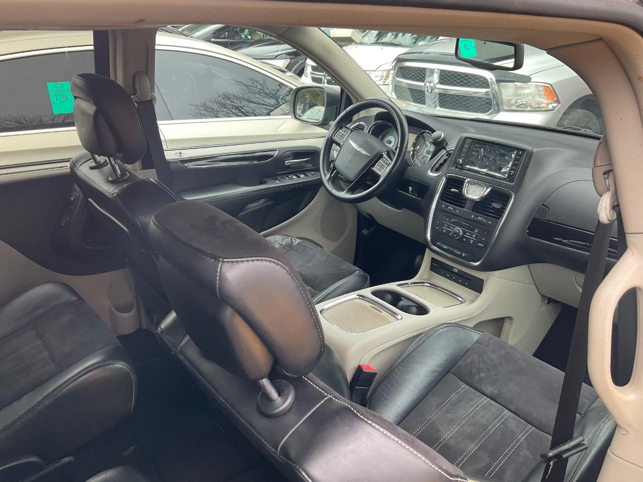 Chrysler Town & Country 4dr Wgn Touring-L 30th Anniversary 2014